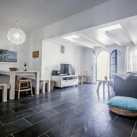 Villa Sleeps 4 With Pool And Wifi