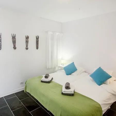 Sleeps 4 With Pool And Wifi