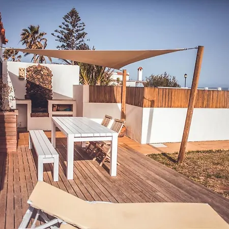 Sleeps 4 With Pool And Wifi Corralejo